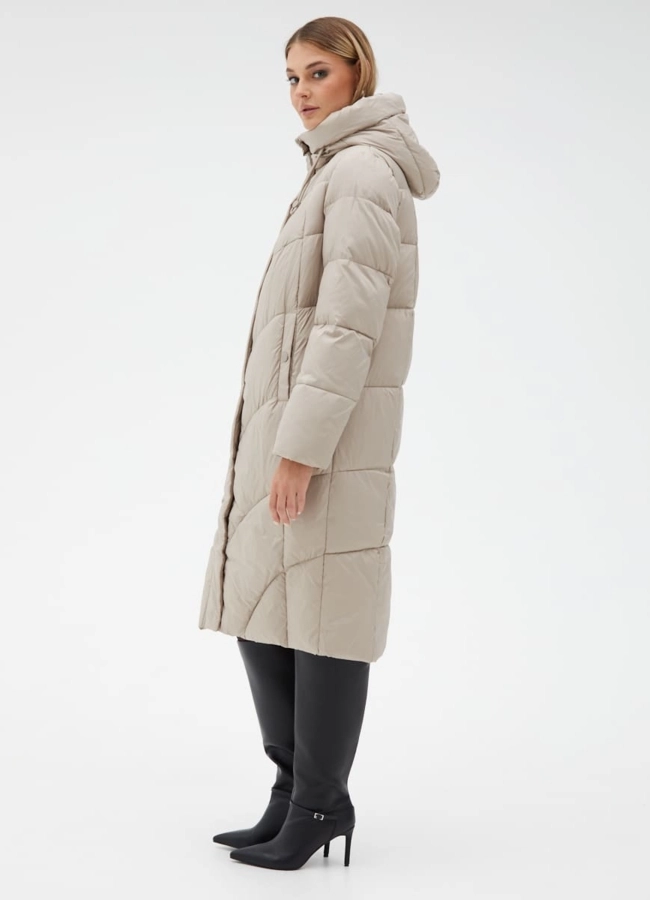 Женский пуховик бежевого цвета с капюшоном модель № 31116 универмаг малина