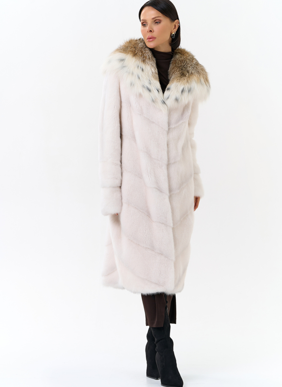 Светлая шуба с рысью