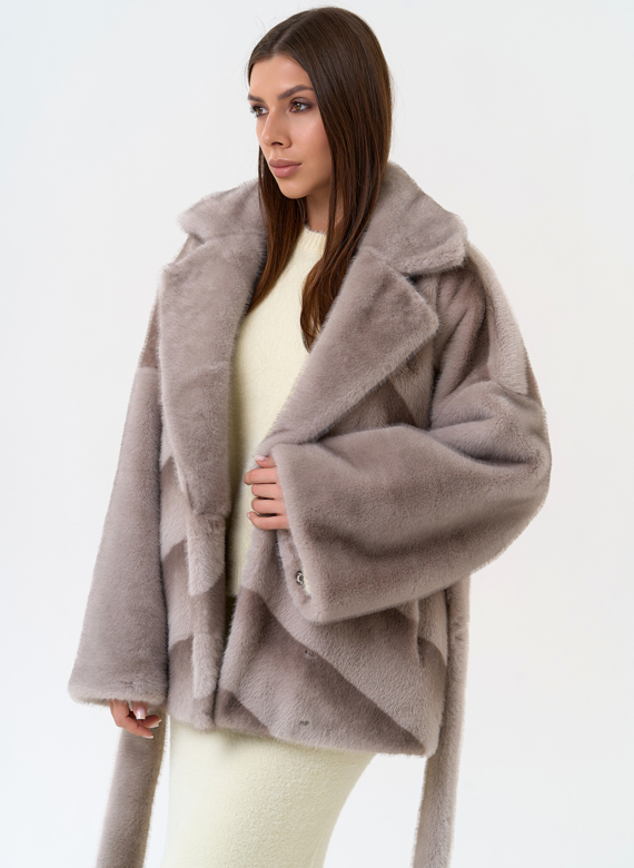 Женская шуба из эко меха с английским воротником 