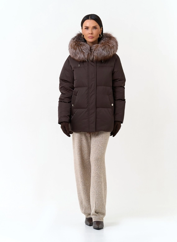 Женский пуховик с отделкой из меха блюфрост фото