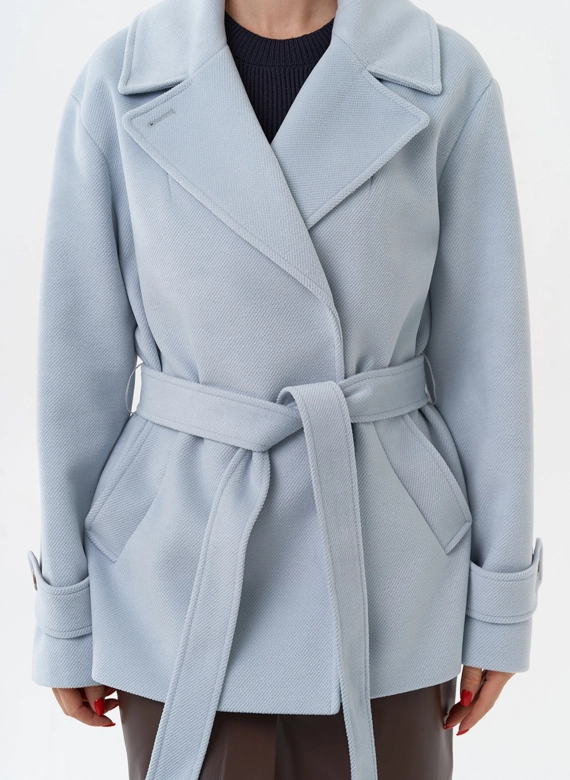 Укороченное пальто с поясом