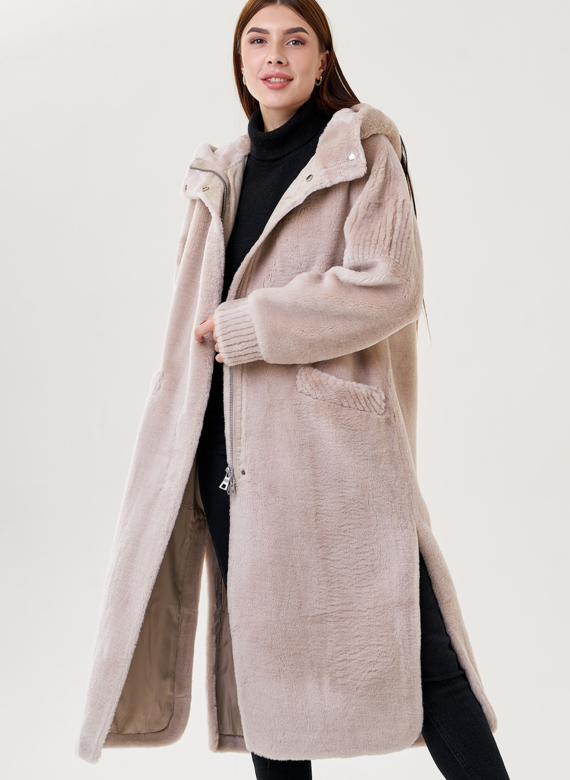 Длинное пальто из эко меха