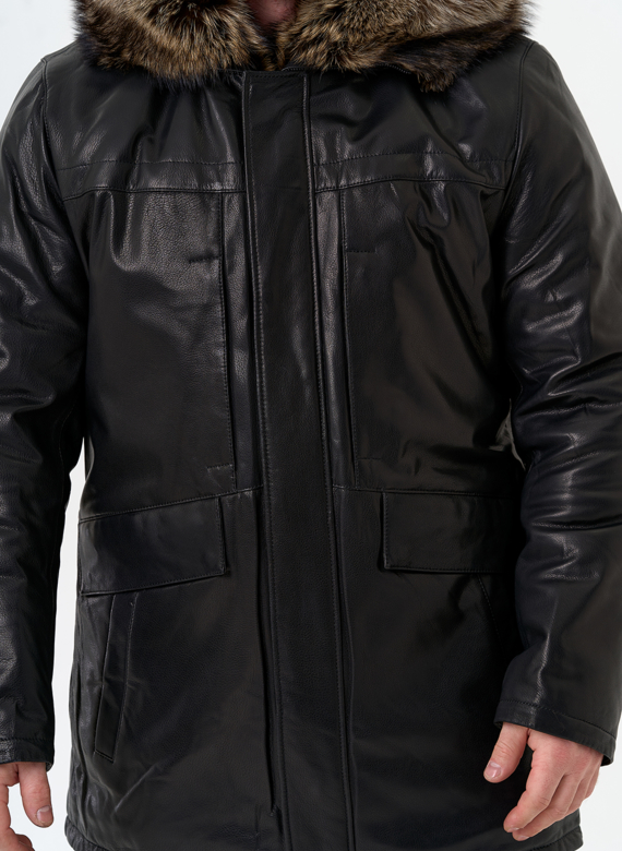 Мужская куртка с капюшоном на мехе из волка