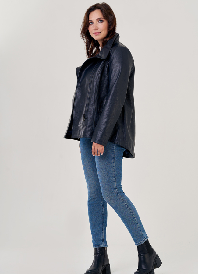 Кожаная куртка на молнии темно-синего цвета  модель № 10862 универмаг малина