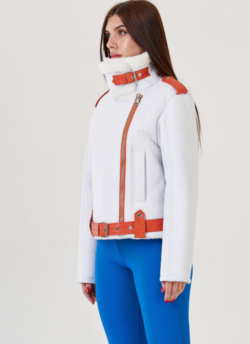 Женская дубленка белого цвета