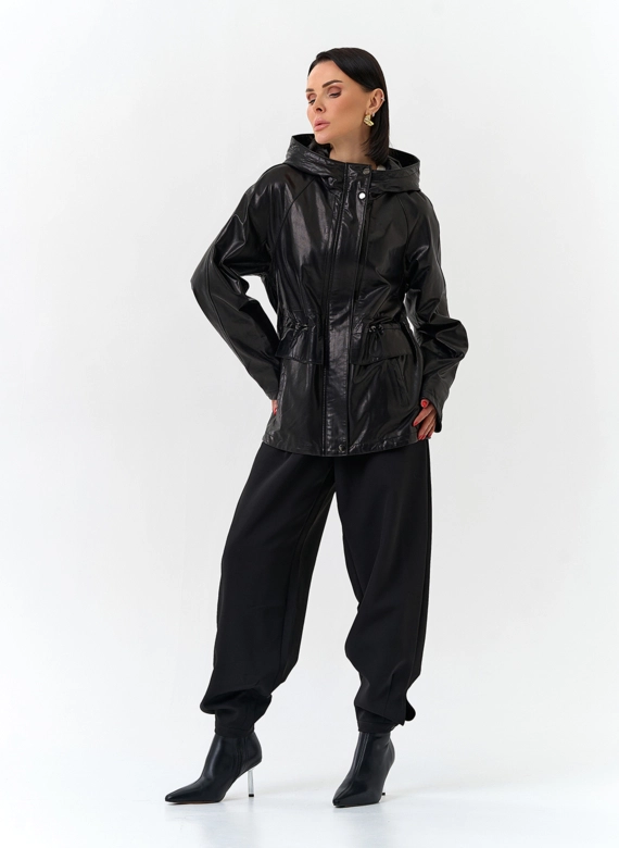 Женская куртка из натуральной кожи  с капюшоном