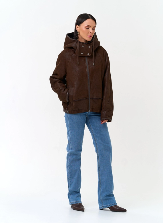 Женская дубленка из натурального меха с капюшоном фото