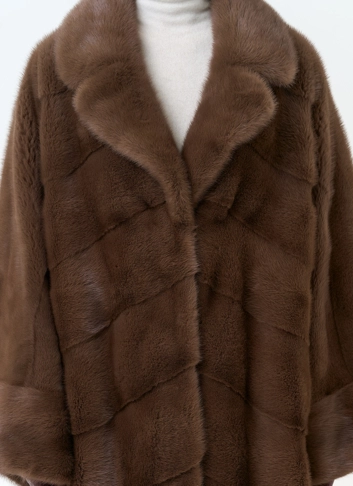 Женская шуба из меха норки с английским воротником фото
