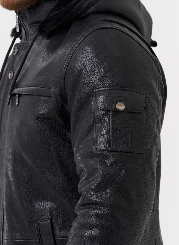 Мужская дубленка черного цвета 