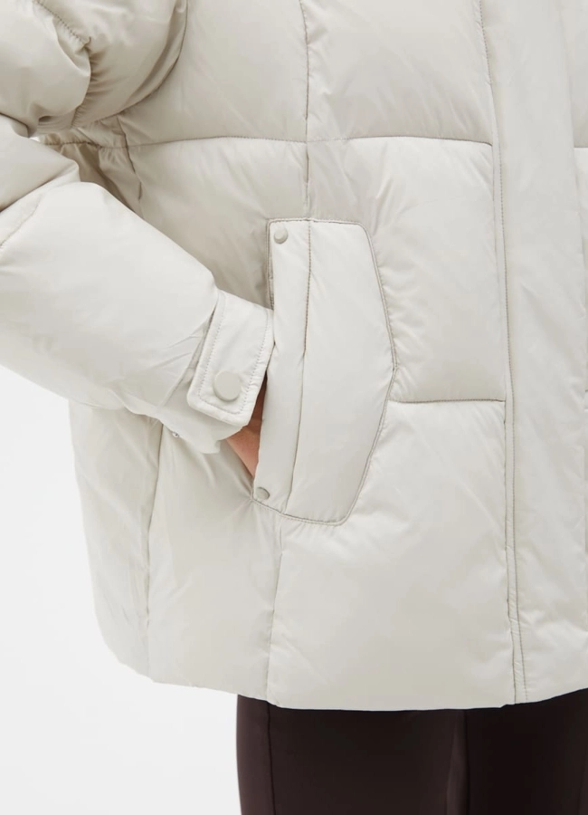 Короткий пуховик с капюшоном из меха песца модель № 31118 универмаг малина