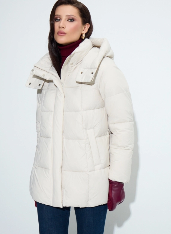 Женский пуховик с капюшоном фото
