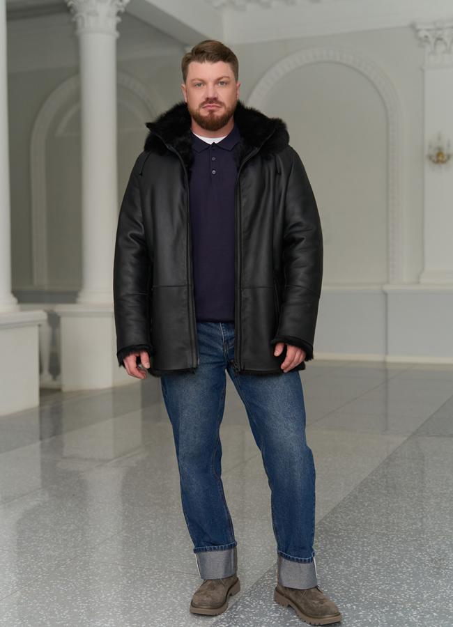 Мужская дубленка черного цвета с капюшоном модель № 31792 в кредит